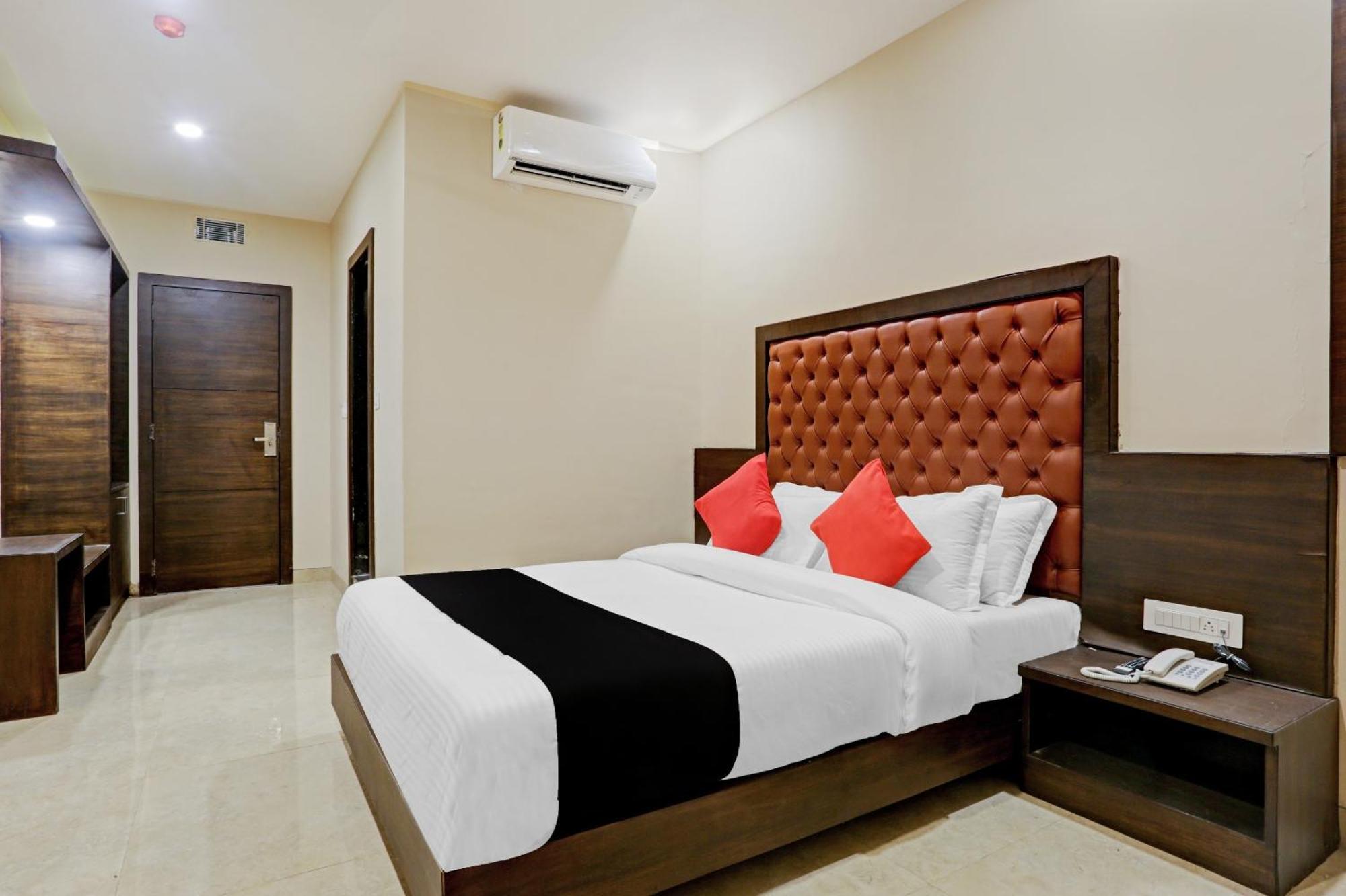 Capital O 80951 Hotel Vertigo Suite Мумбай Екстериор снимка
