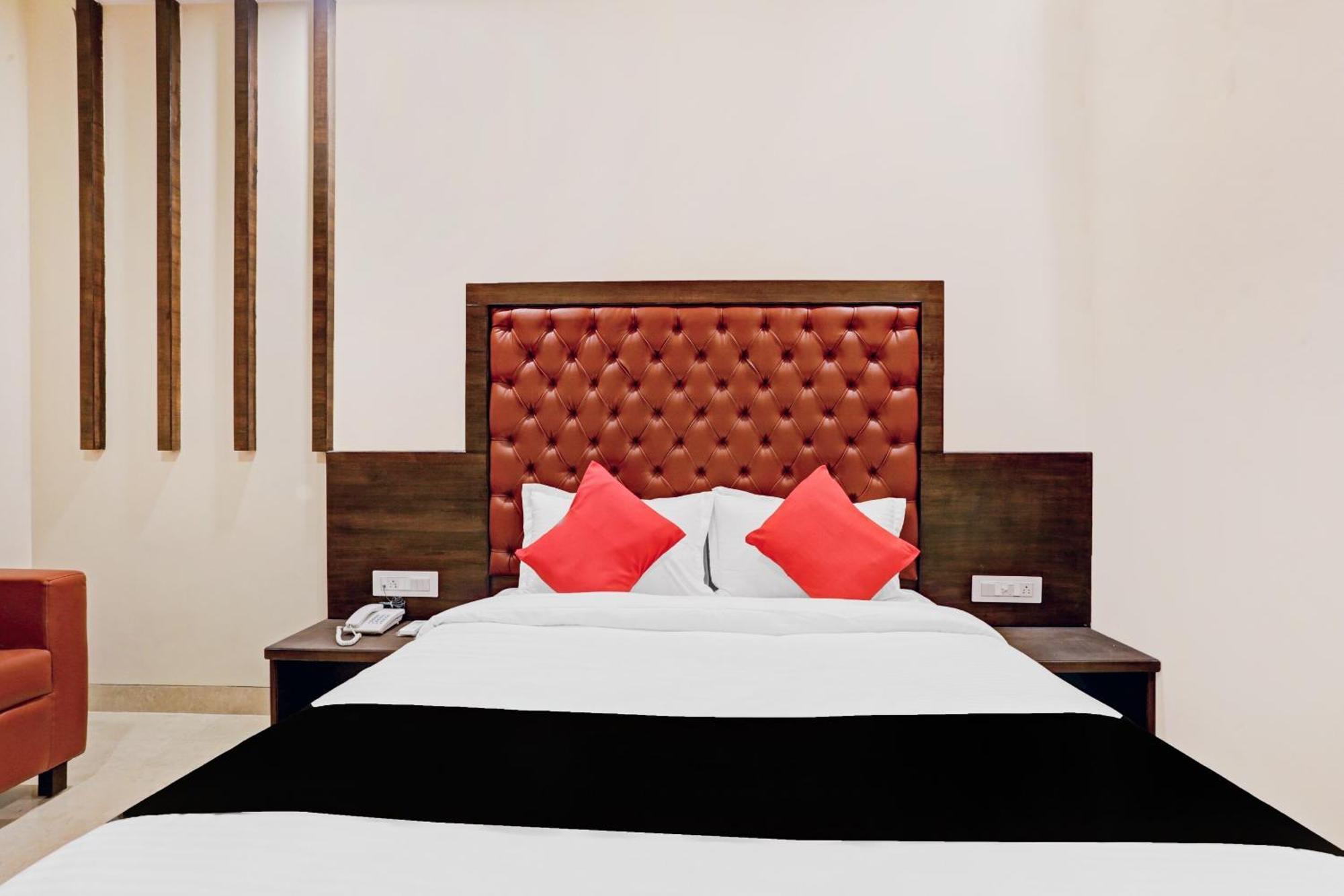 Capital O 80951 Hotel Vertigo Suite Мумбай Екстериор снимка