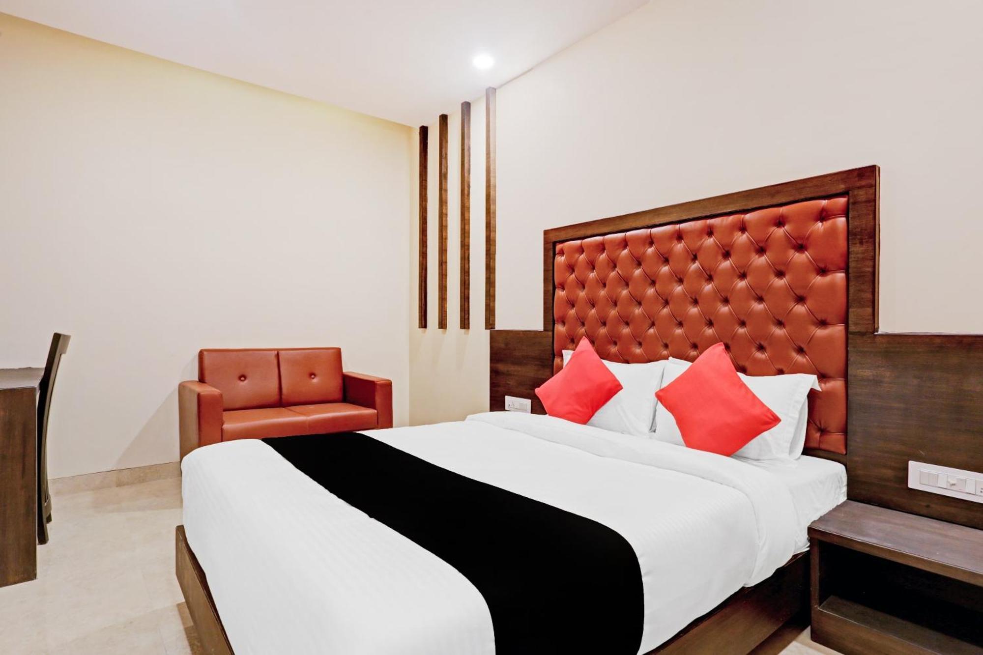 Capital O 80951 Hotel Vertigo Suite Мумбай Екстериор снимка