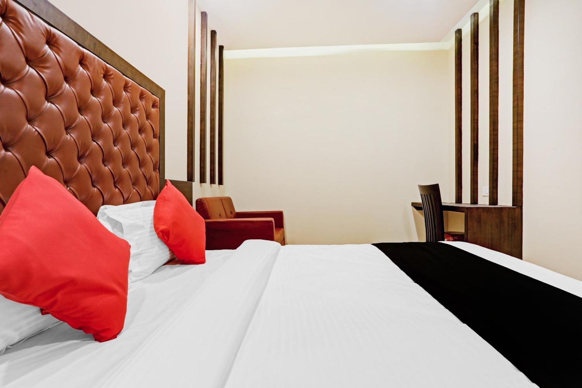 Capital O 80951 Hotel Vertigo Suite Мумбай Екстериор снимка