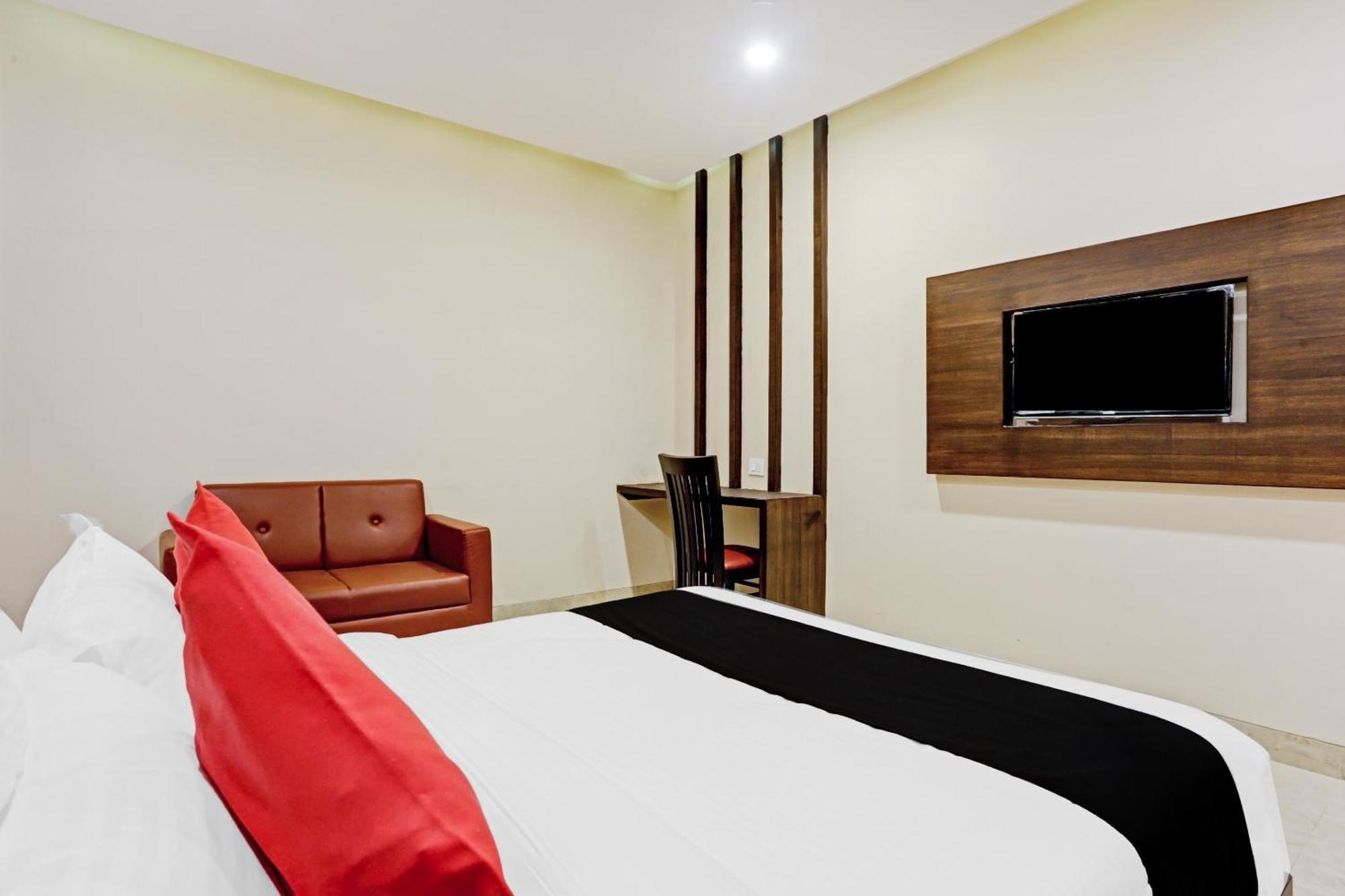 Capital O 80951 Hotel Vertigo Suite Мумбай Екстериор снимка
