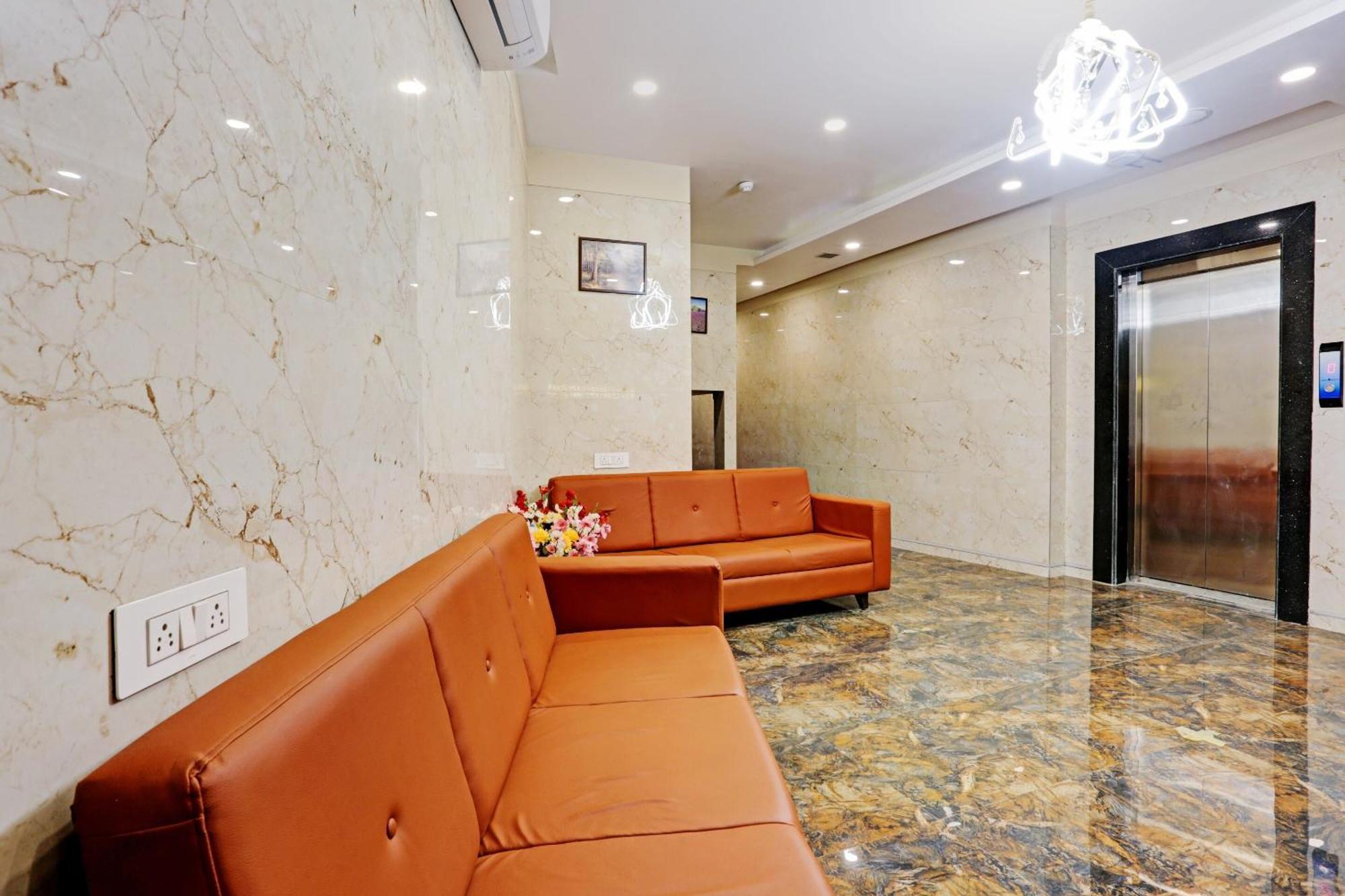 Capital O 80951 Hotel Vertigo Suite Мумбай Екстериор снимка