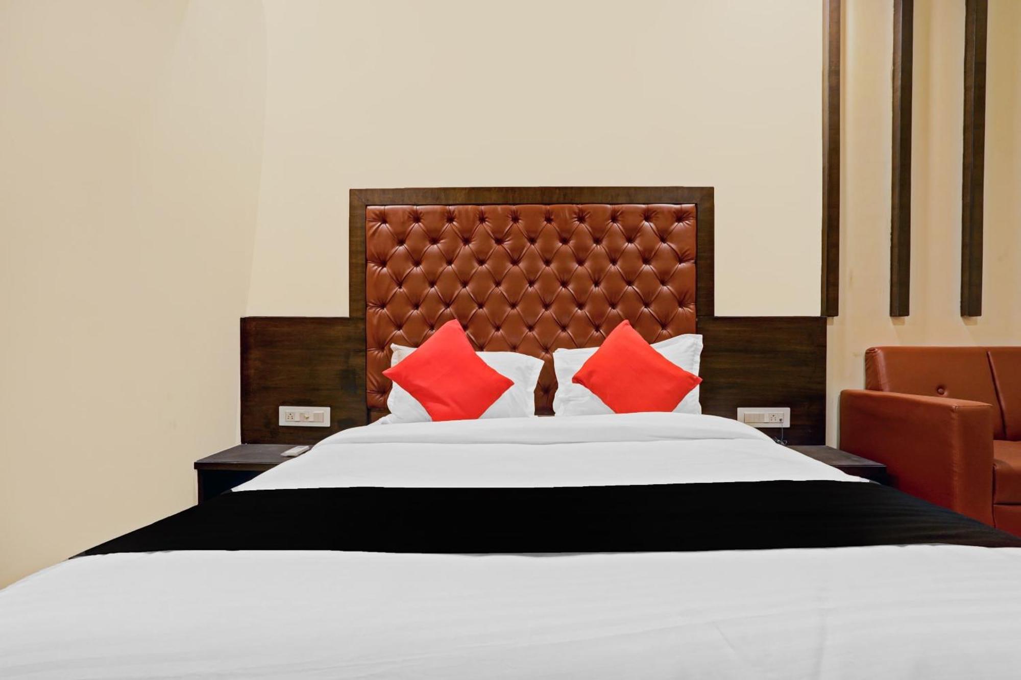Capital O 80951 Hotel Vertigo Suite Мумбай Екстериор снимка